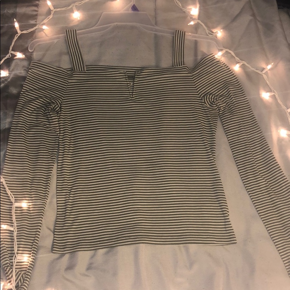 Aeropostale off the shoulder Shirt!